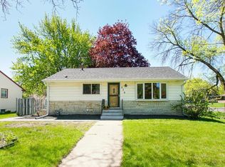 276 Maple Ln, Roseville, MN 55113