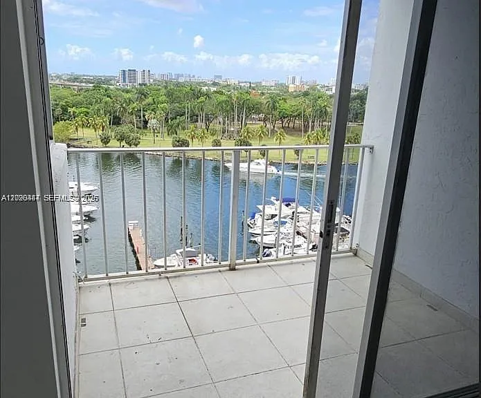 1700 N River Dr #1009 — Photo 8