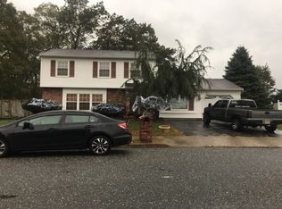 7 Eric Dr, Howell, NJ 07731