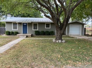 863 E Torrey St, New Braunfels, TX 78130