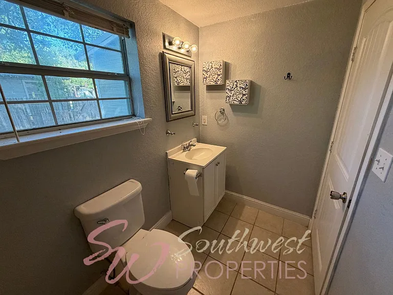 979 W Pecan St — Photo 22