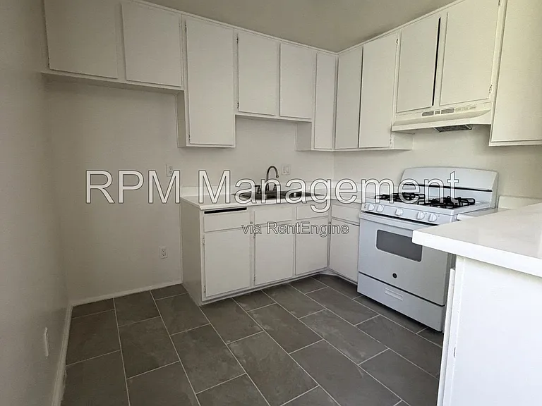 6920 Simpson Ave #6 — Photo 3