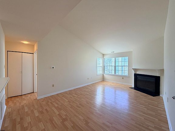 5th image of 19 Driftwood Ct #19