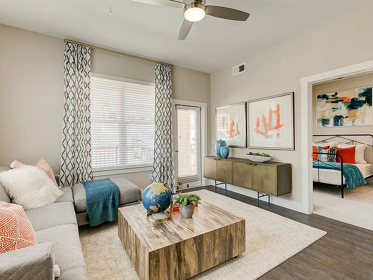 35 West at Champions Circle Apartments — Photo 16