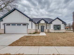 105 N Oak St, Crowley, TX 76036