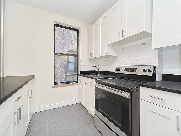 945 Saint Nicholas Ave #3A — Photo 2