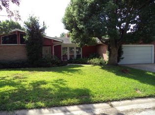 35 Maple Ln, Galveston, TX 77551
