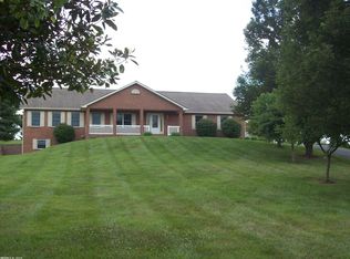 1425 W View Dr, Christiansburg, VA 24073