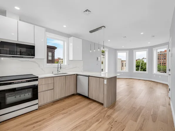181 Maverick St #Penthouse, Boston, MA 02128