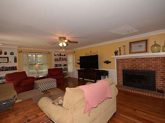 5th image of 4209 Spruce Ln