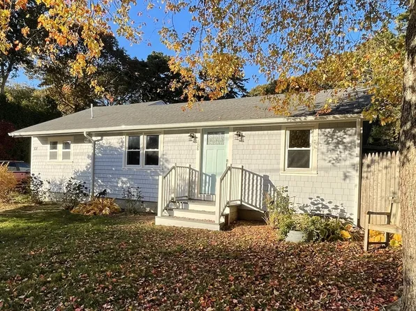 108 Lakeside Dr, Barnstable, MA 02630