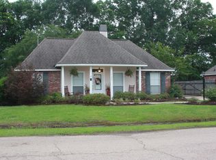 13608 S Trace Dr, Walker, LA 70785