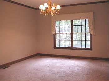 3rd image of 736 N Forest Dr