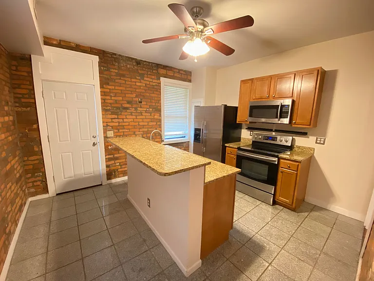 Hunter Ave 884-886 NCR — Photo 4
