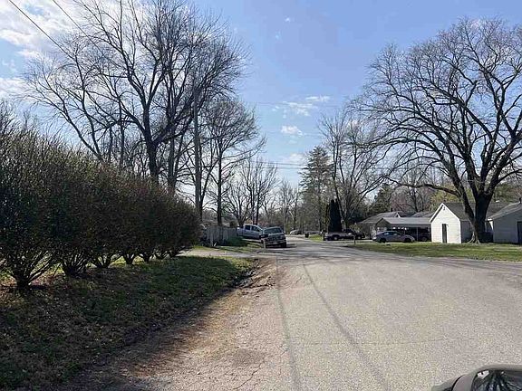 5th image of 300 Bethesda Dr