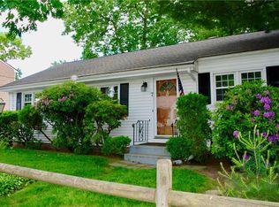 7 Windwood Rd, Cranston, RI 02920