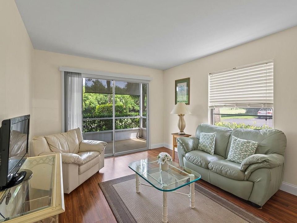 1st image of 25 Vista Gardens Trl