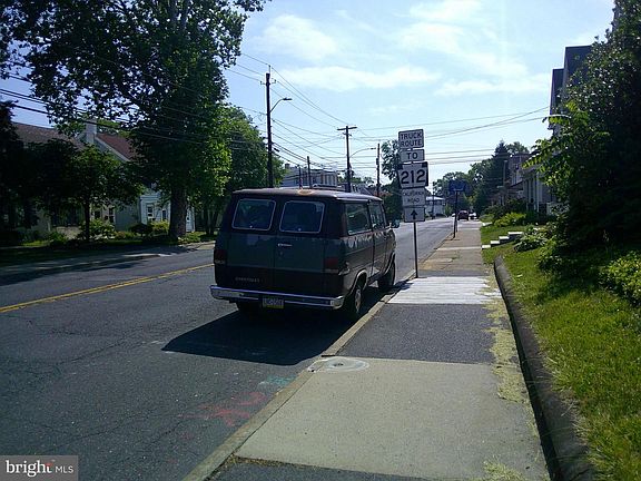 3rd image of 910 W Broad St