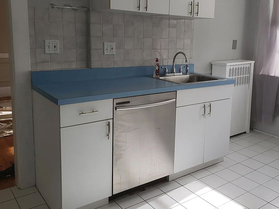 2nd image of 129 Chiswick Rd #13B