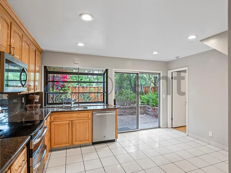 502 Pine Wood Ln — Photo 12