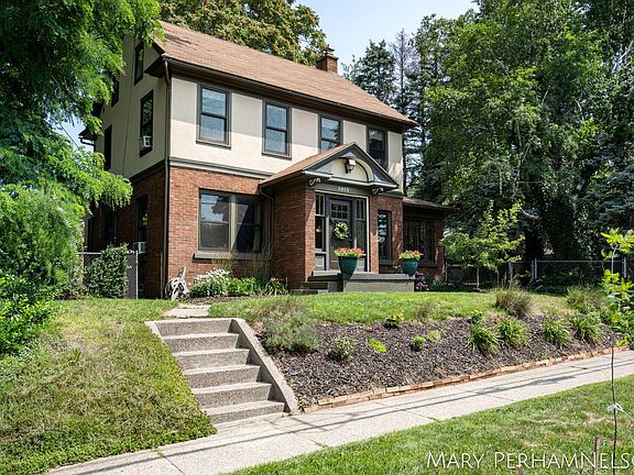 2nd image of 1915 Leonard St NW