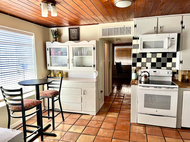 129 W Fleming Ave #A — Photo 9