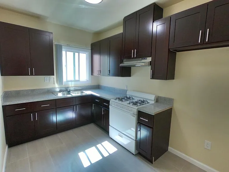 140 Carr Dr #7 — Photo 7
