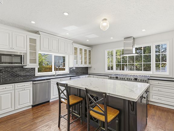 3rd image of 1241 Division St