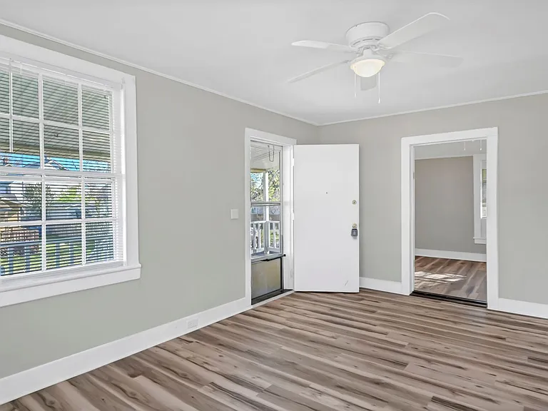 203 Augusta St — Photo 4