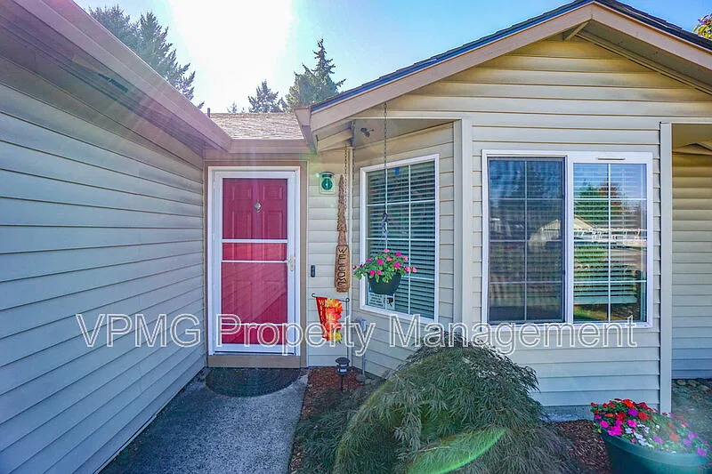 3 bed, 2.0 bath, 1547 sqft, $3,000 — Photo 3