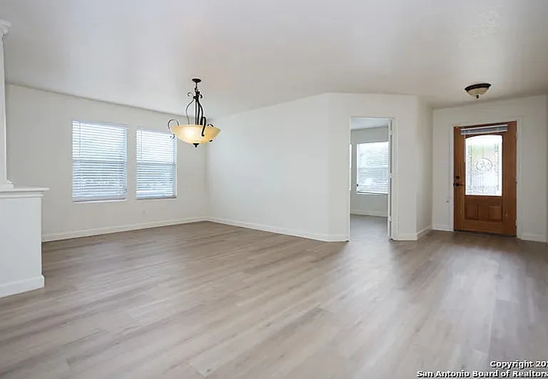 10002 Powderhouse Dr — Photo 4