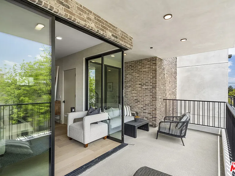 12304 Moorpark St #103 — Photo 41