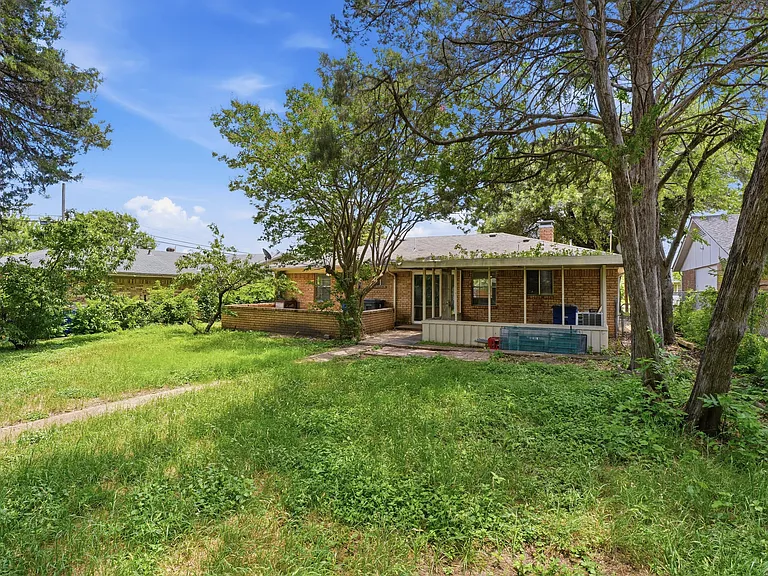 2607 Clearview Cir — Photo 25