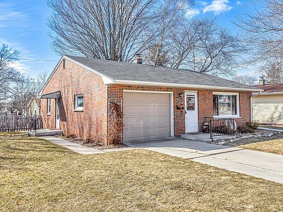 2nd image of 109 River Hills Dr