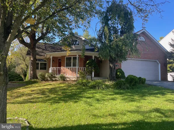 1197 Ashbourne Dr, Reading, PA 19605