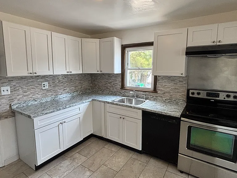 7416 Lanham Ln — Photo 3