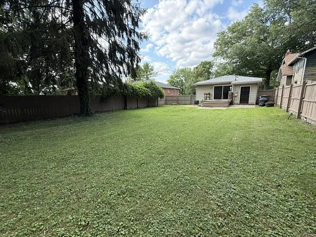 33 Charleston Ave — Photo 22