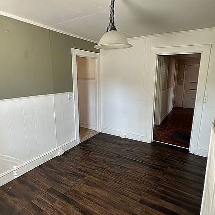 4th image of 421 S Ridge St
