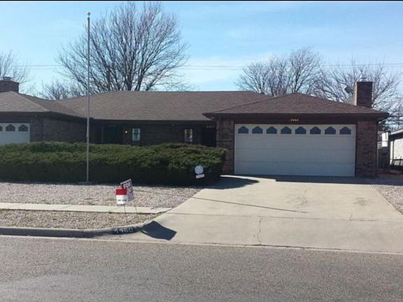 Older pic. Now has new roof with new gutters coming.