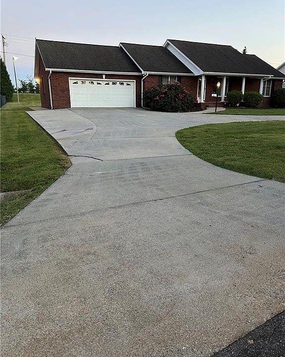 1st image of 128 Meadowview Rd