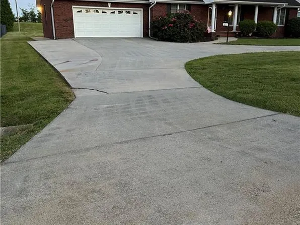 128 Meadowview Rd, Mocksville, NC 27028