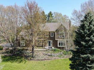 237 W Cedar Valley Rd, Delafield, WI 53018