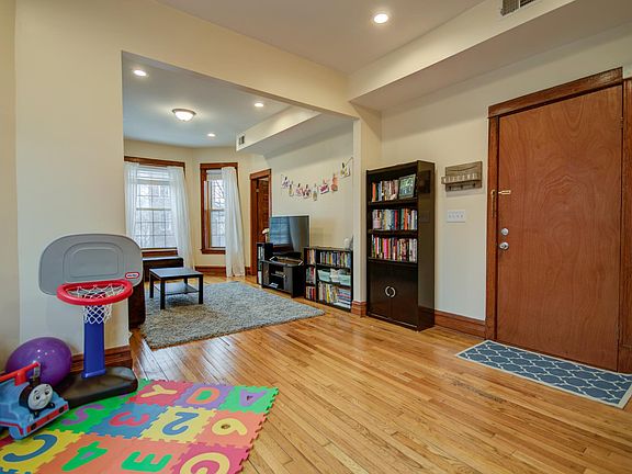 5th image of 1730 N Francisco Ave APT 2