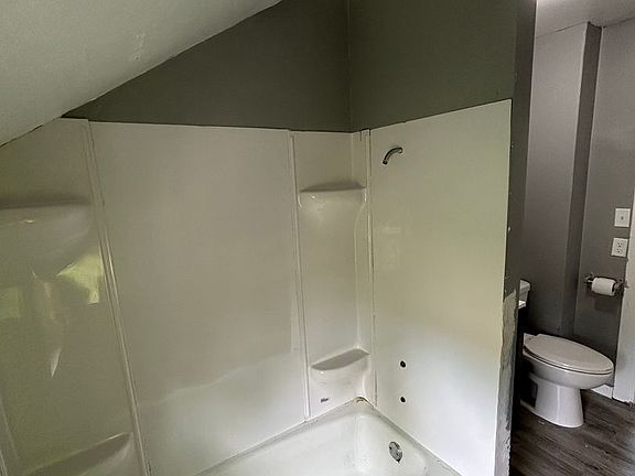 3rd image of 802 Terrace Ave #1/2