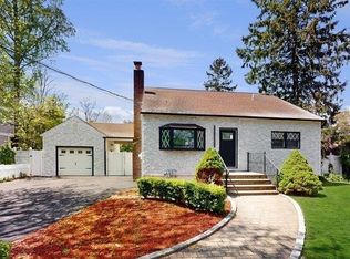 40 Champlin Ave, East Islip, NY 11730