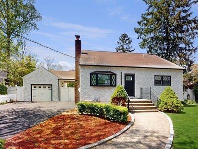 40 Champlin Avenue, East Islip, NY, 11730