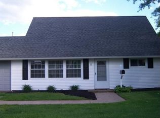 6 Verdant Rd, Levittown, PA 19057