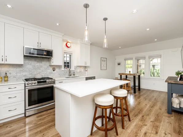 903 Walls Ave, Coquitlam, BC V3K 2T2