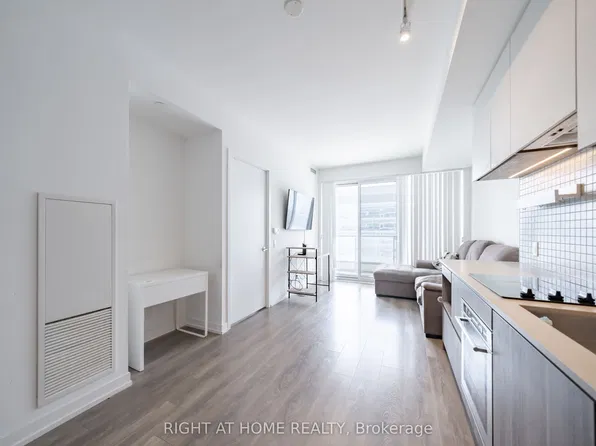 5 Buttermill Ave #1005, Vaughan, ON L4K 3X4