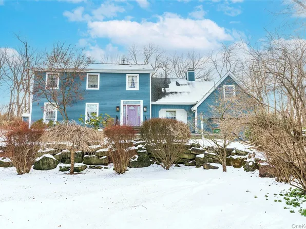 6 Coach Lantern Drive, Hopewell Junction, NY 12533